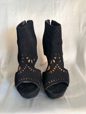 Preloved Black Laser-Cut Peep-Toe Women's Booties